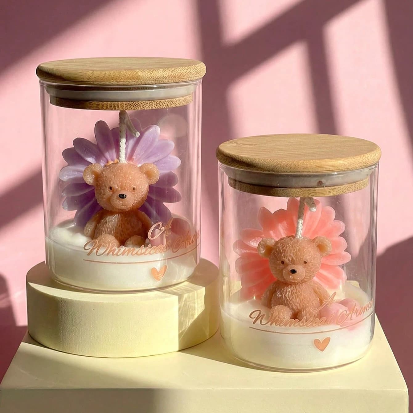 Candela a forma di orsetto con fiori in barattolo di vetro con coperchio in legno, candela profumata in cera di soia per decorazioni casa, camera da letto, scrivania, regalo per donne e ragazze