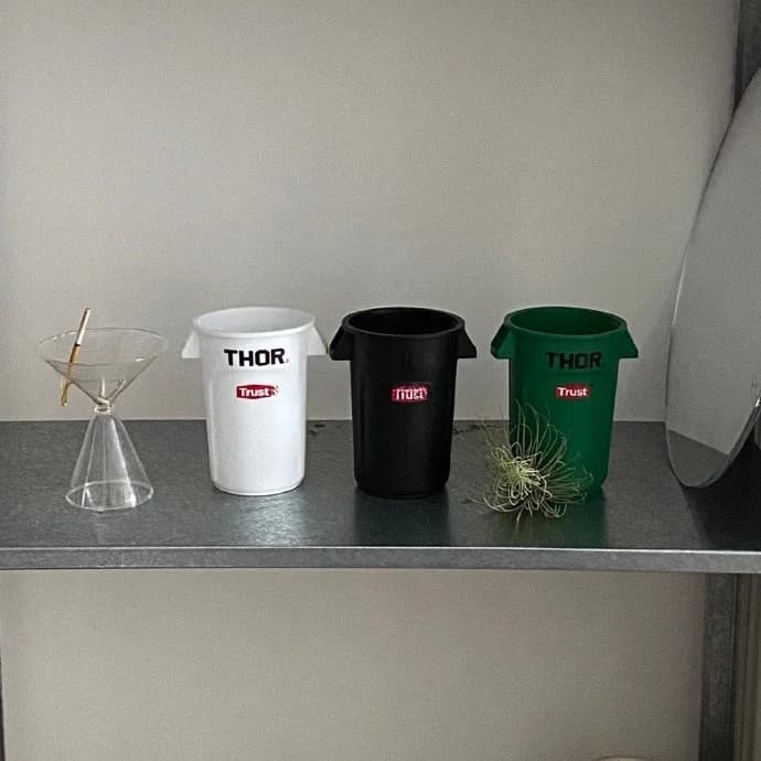 Creativo Portapenne a Forma di Vaso di Fiori in Plastica, Contenitore per Pennelli da Trucco, Decorazione per Casa e Ufficio, Regali Festivi