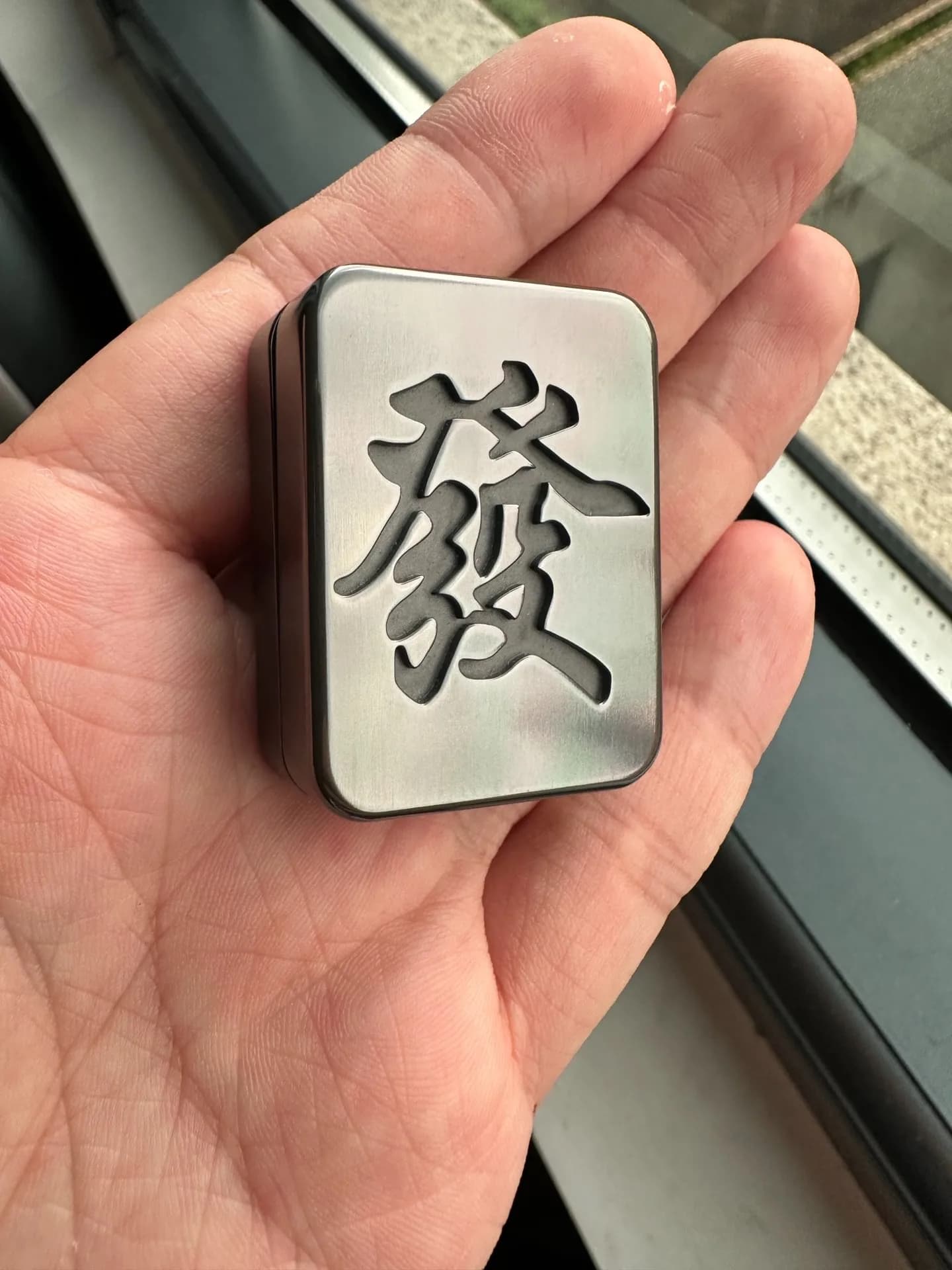 Prodotto in legno di rame, lancio di zirconio, mahjong, spingendo piastrelle, personaggi di distribuzione, giocattolo di decompressione EDC