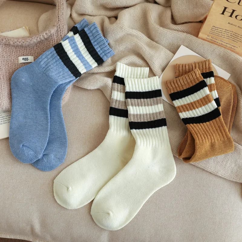 5 paia di calzini da donna a righe semplici stile preppy versatili calzini a tubo medio per ragazza set calzini invernali in pile caldo ispessito in peluche
