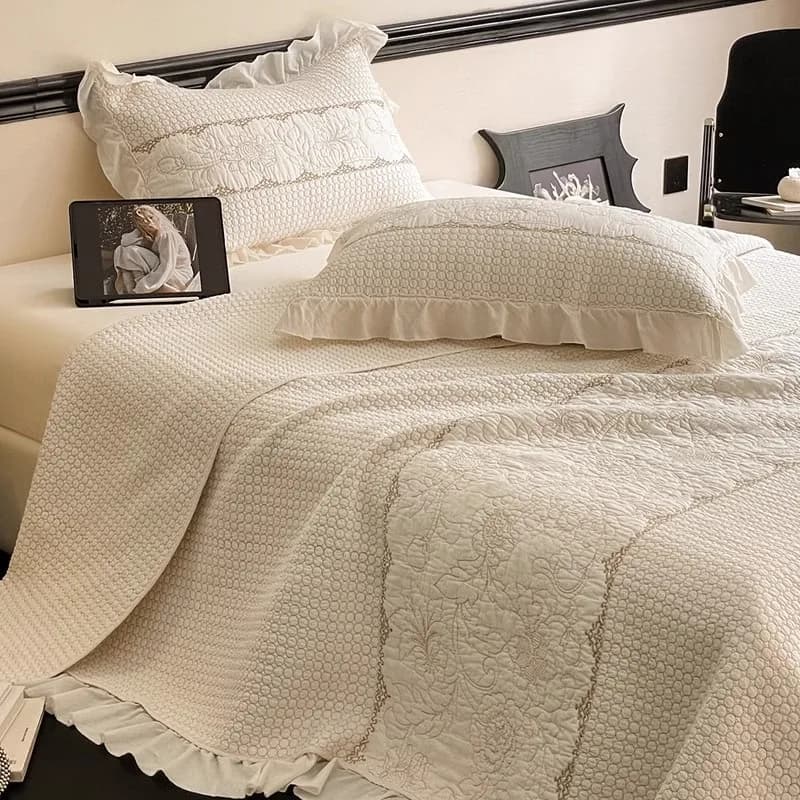 Sand-Washed Cotton Quilt Set 3-Piece Queen Size Embroidered Ruffle Bedspread & Coverlet Quilted Blanket for Bed Comforter