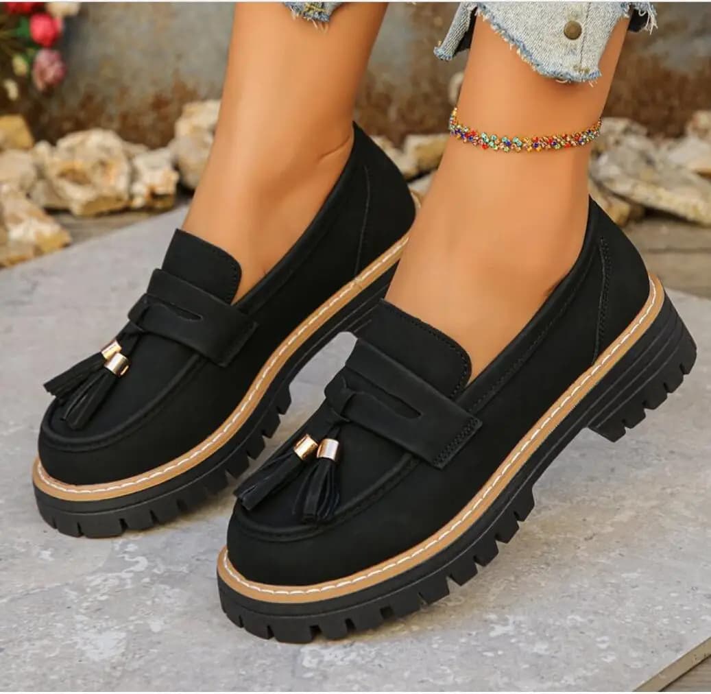 Nuovi appartamenti da donna di design caldo Mocassini casual con fondo spesso Primavera di grandi dimensioni Retro Nappa Donna Slip On Platform Scarpe Oxford