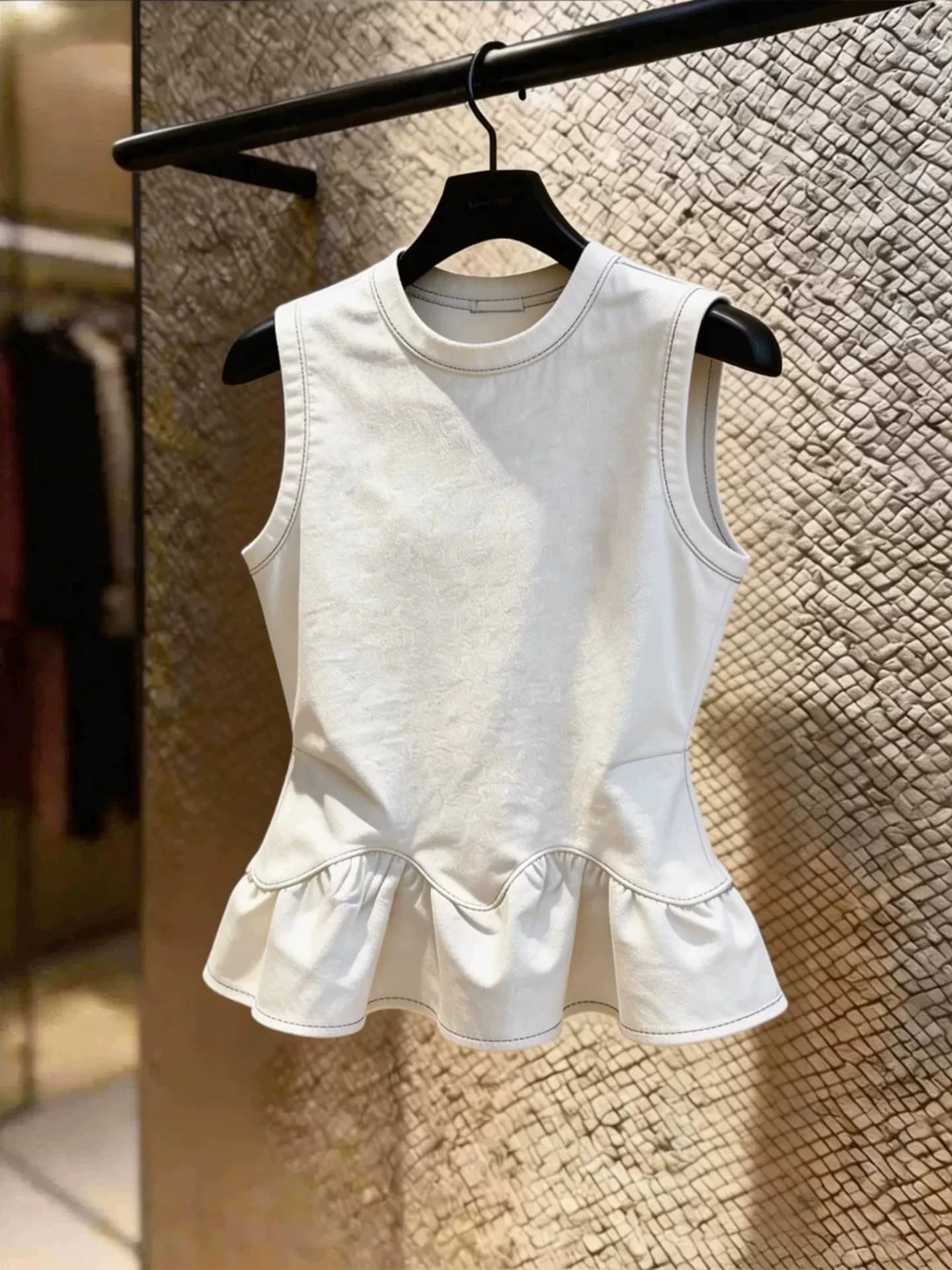 2026 Summer Commute Style White Sleeveless Ruffle Hem Vest Women's Bloomer Top plus Size Straight Cut Polyester Fiber Slimmin...