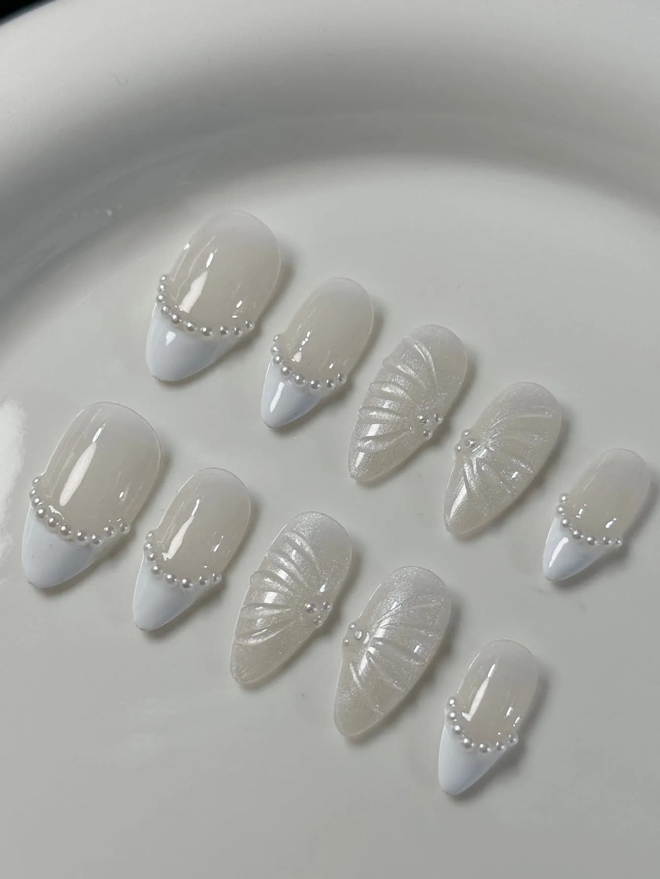10 pieces of detachable fake nails with French white hand-made almond-shaped tip, 3D line and pearls