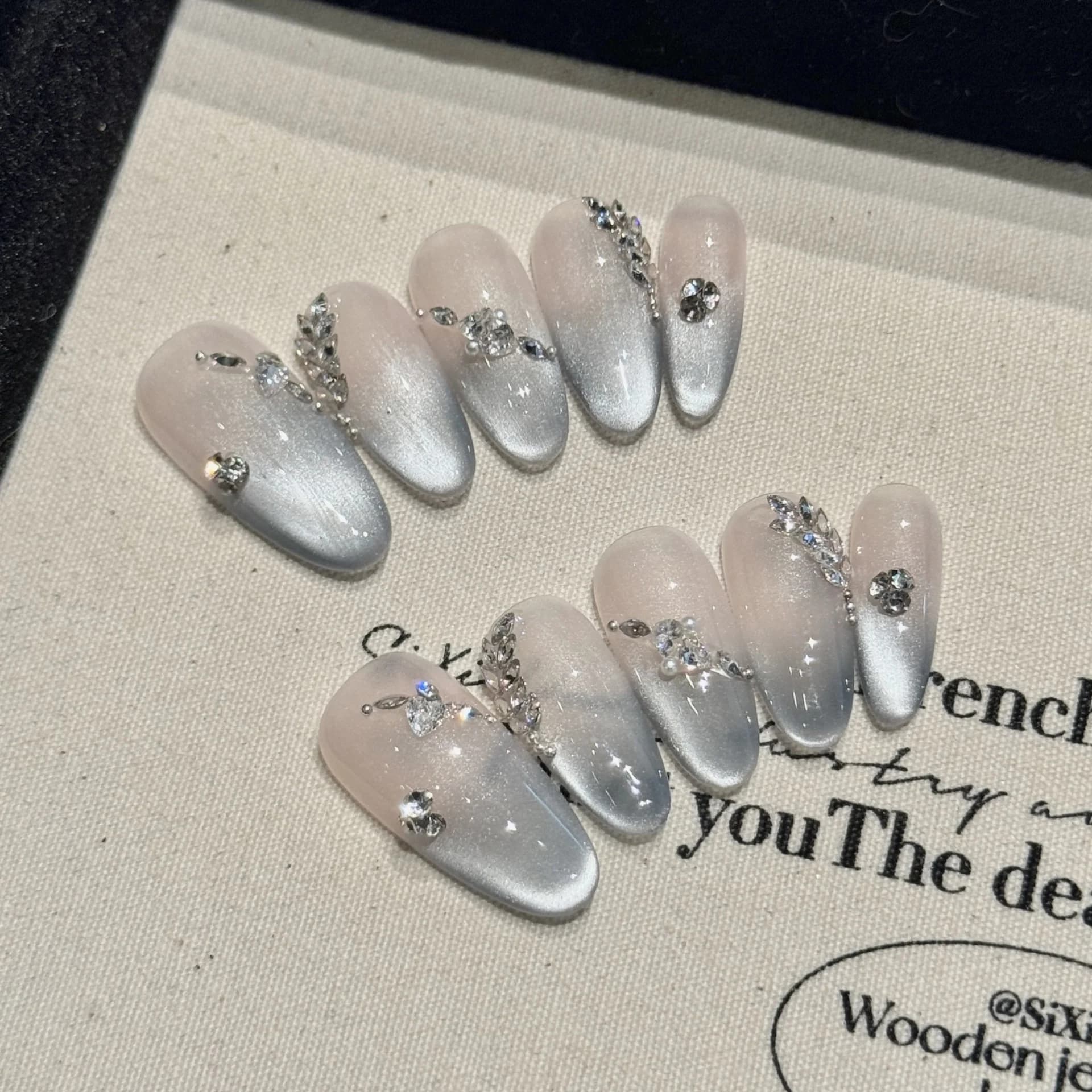 Handmade French Tips Fake Nails Gray Blue Cat Eye Print on Nails Flash Decoration with Rhinestones Fin nail tips removable almond