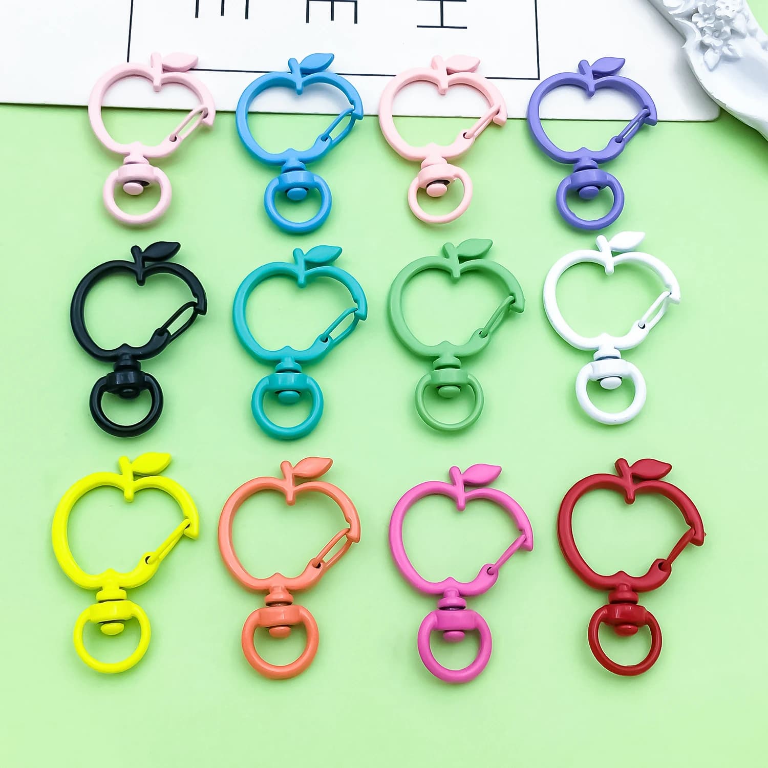 10pcs 25x36mm Alloy Painted Colorful Hollow Apple Shaped Keychain Hanging Buckle For DIY Handbag Key Holder Jewelry Ornament