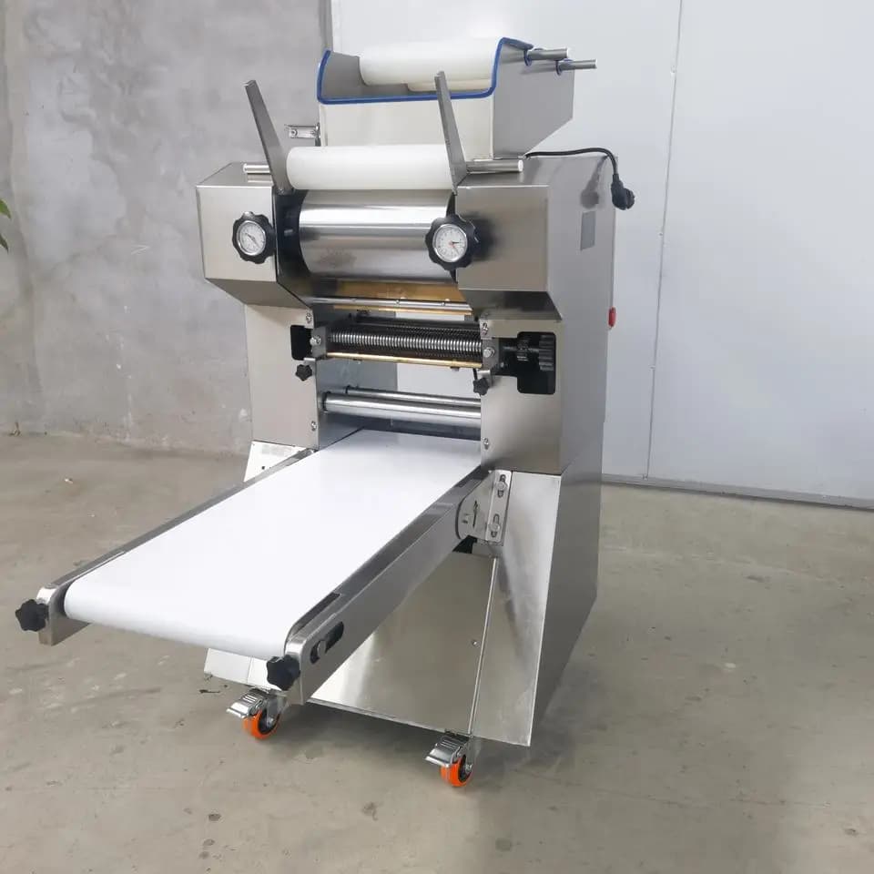 Macchina automatica per noodle giapponesi Pasta fresca Ramen Pasta che produce tagliatelle con taglierina