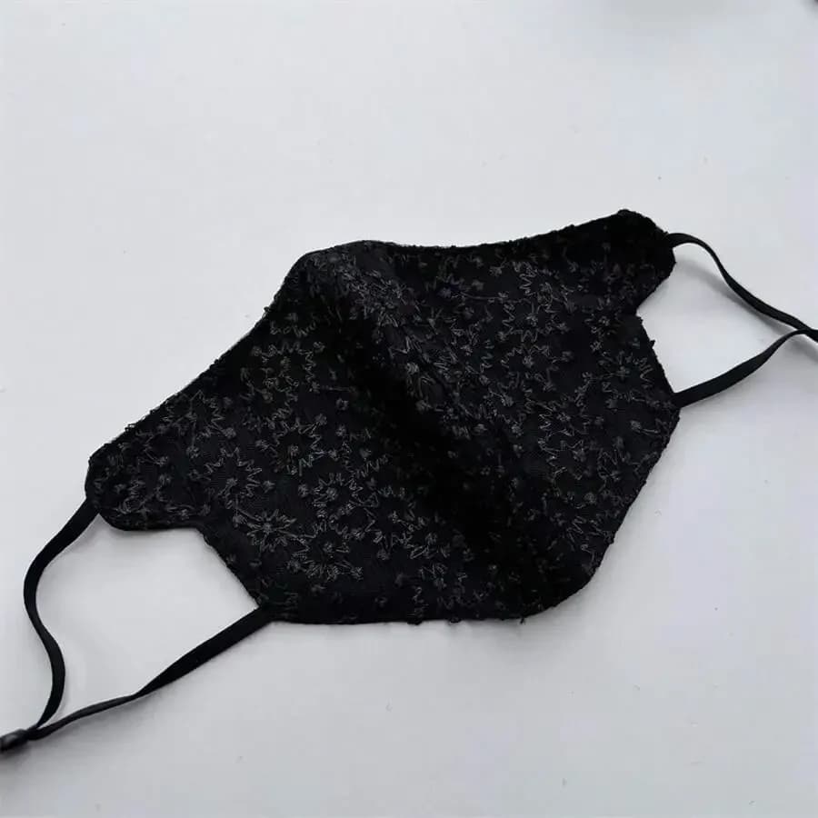 Maschera per il viso in pizzo ricamato con strass per donna, velo antivento e antipolvere alla moda