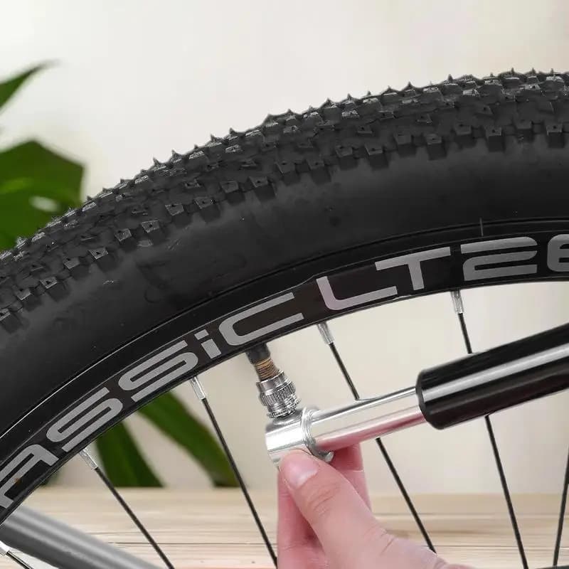 Mini pompa da bicicletta in lega di alluminio pompa argento portatile pompa da strada per mountain bike pompa di riempimento pneumatici da equitazione attrezzatura da equitazione all'aperto