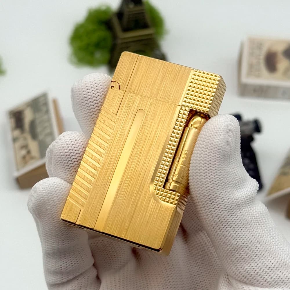 Retro Brushed Lighter, Triangle Diamond Pattern Side Ignition Windproof Gas Lighter, High-end Smoking Accessory for Gentleman