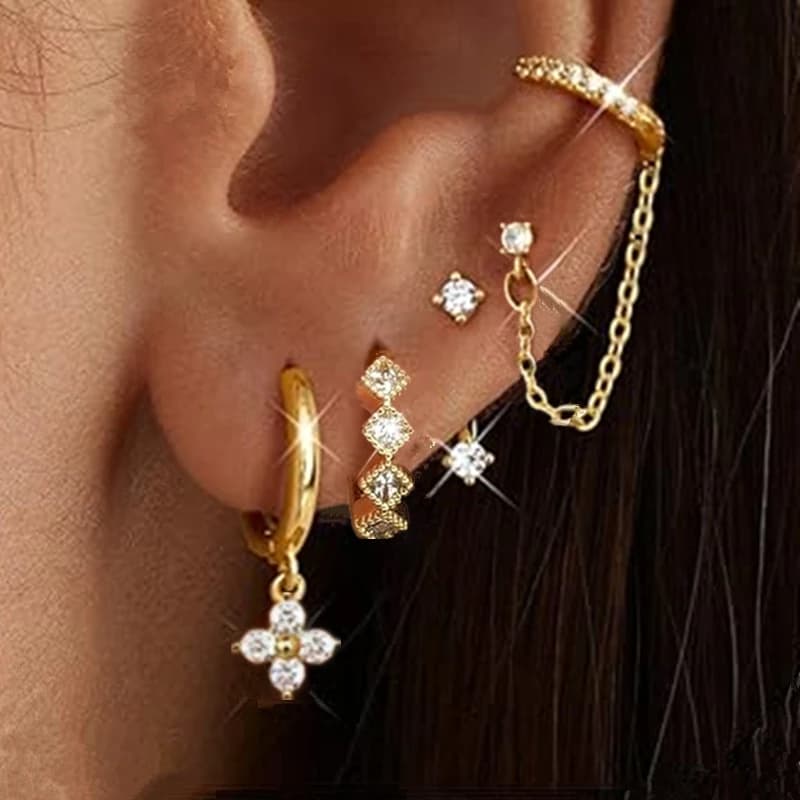 4PCS Doppia Catena Penetrante Huggie Orecchini A Cerchio Lotto Per Le Donne Trago Orecchini Con Perno Fiore Cartilagine Elica Gioielli Lobo Orecchino Set