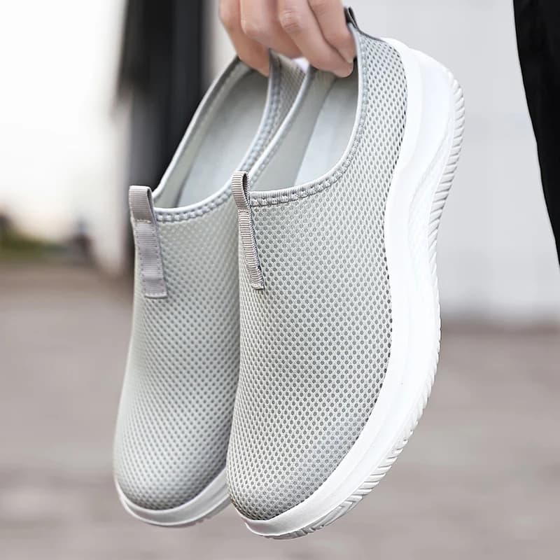 ELUVA Scarpe da ginnastica slip on in mesh traspirante da uomo Scarpe casual estive Pantofole da spiaggia leggere e comode con suola in EVA per uomo e donna