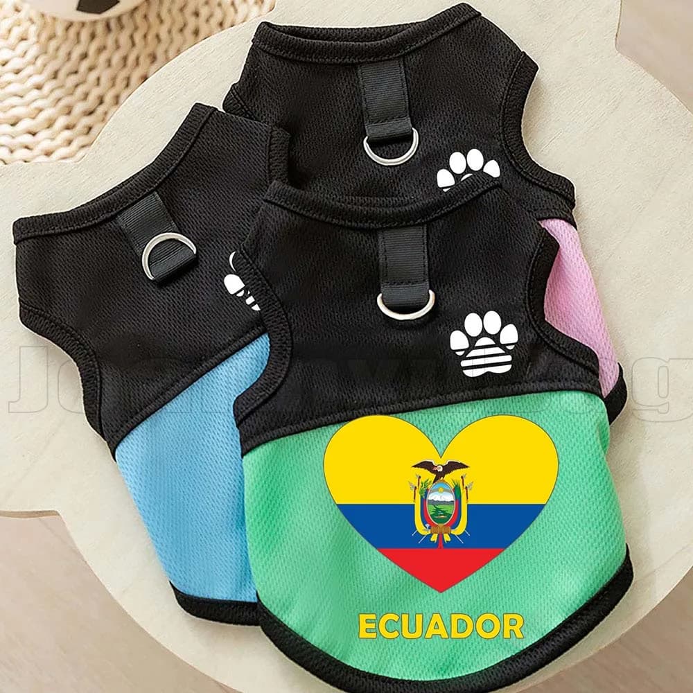 Pettorina a rete con bandiera a cuore dell'Ecuador per cani e gatti, abbigliamento traspirante per cuccioli e gattini, gilet per cani con anello a D per guinzaglio