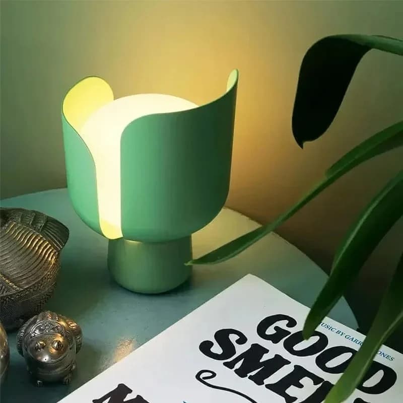 NUOVA Lampada da Tavolo Decorativa Verde in Stile Nordico, Creativa con Petali Rotanti, Modello Macaron per Camera da Letto, Stanza dei Bambini, Lampada da Comodino