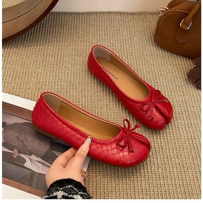 Scarpe Tabi da donna primaverili con punta divisa e fiocco, in morbida pelle, con fiocco frontale, slip-on, ballerine da donna