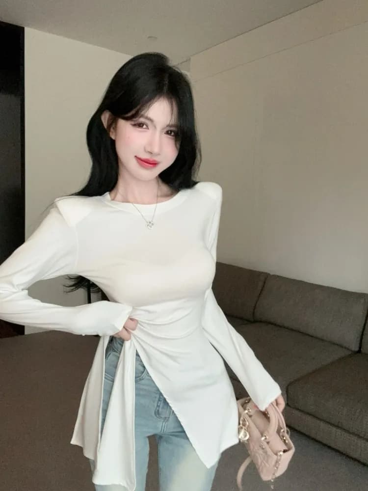 T-shirt a maniche lunghe stile coreano da donna, nuovo arrivo autunnale, top dal design dolce e piccante con cintura e spacco asimmetrico