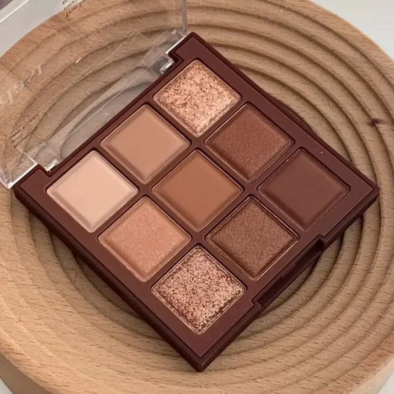 Vassoio per ombretti al cioccolato, ombretto a nove colori Flash in polvere fine opaca perlescente terrestre. Trucco pesante e trucco leggero