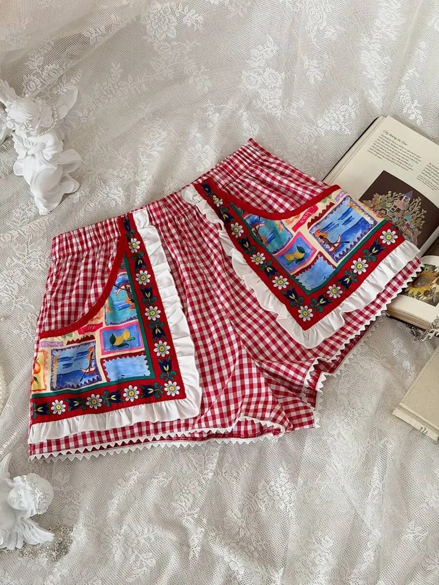 Pantaloncini da Donna in Gingham Rosso con Patchwork Floreale e Bordo Arricciato, Boxer da Pigiama