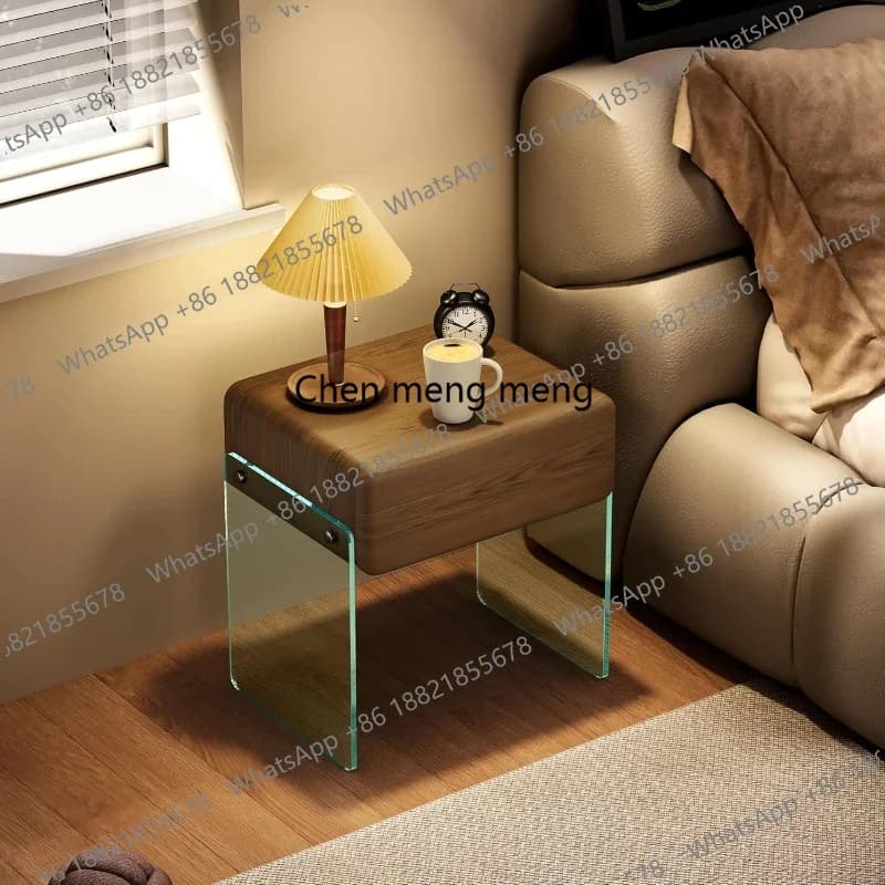Comodino con Cassetto, Tavolino Laterale con Gambe in Vetro Trasparente, Superficie in Ecopelle, Cassetto in Legno Massello di Pioppo per Camera da Letto
