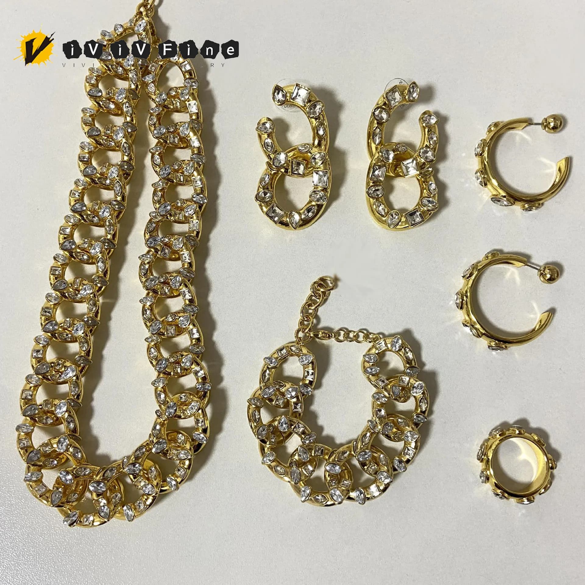 Set di Gioielli in Cristallo Tagliato Originale 2026, Collana a Goccia, Anello, Orecchini e Bracciale Dorati Brillanti, Regalo Romantico per Donne