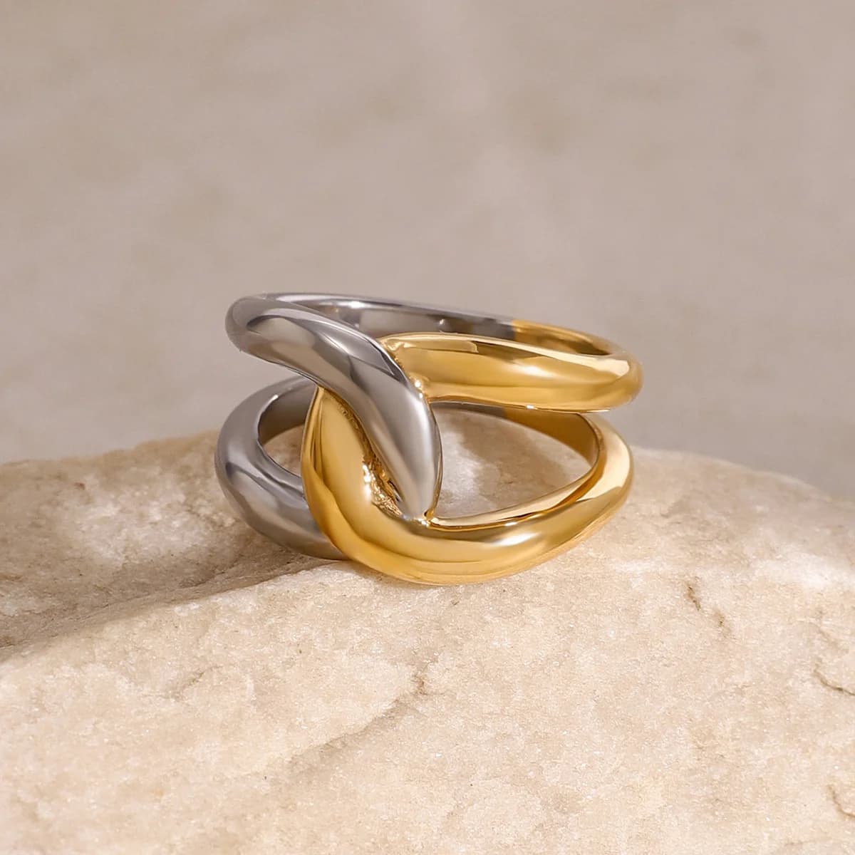 Anello Intrecciato Irregolare in Stile Lusso Francese, Acciaio Inossidabile Bicolore Oro e Argento, Gioielli alla Moda Resistenti allo Sbiadimento, Vendita all'Ingrosso