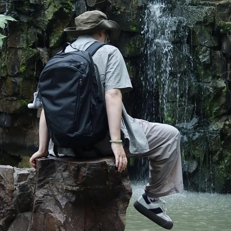 High-End Ergonomic Men's And Women's Mountain Climbing Commuting Dual Shoulder Backpack Stylish British Style Pure Color Dail...