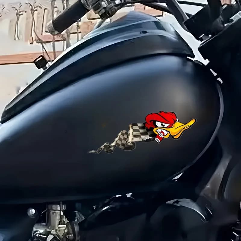 Adesivo Cartone Animato Anatra Rossa Arrabbiata, Decalcomania in Vinile Impermeabile per Moto, Paraurti, Camion e Laptop, Idea Regalo Divertente