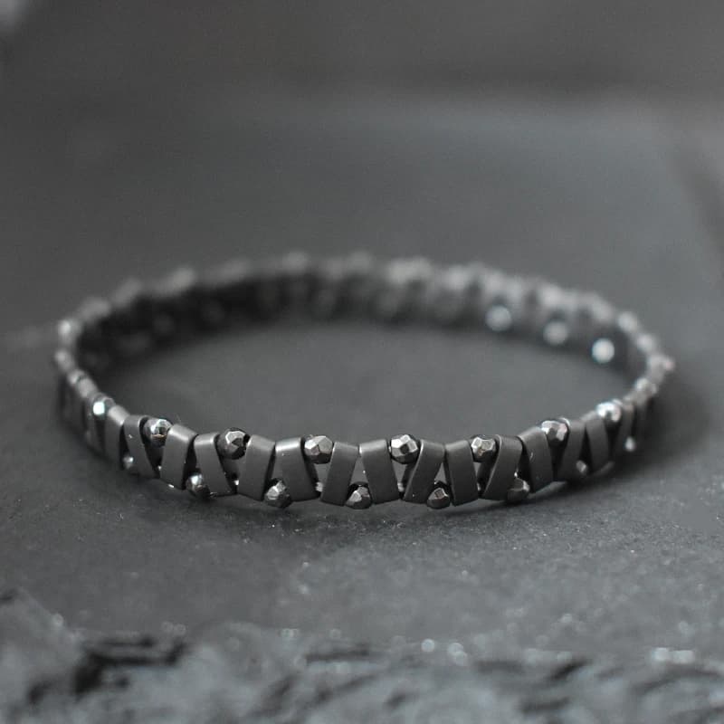 Bracciale in pietra naturale ematite da uomo, perline geometriche alla moda, terapia magnetica, gioielli con perline, punk gotico, regali fatti a mano