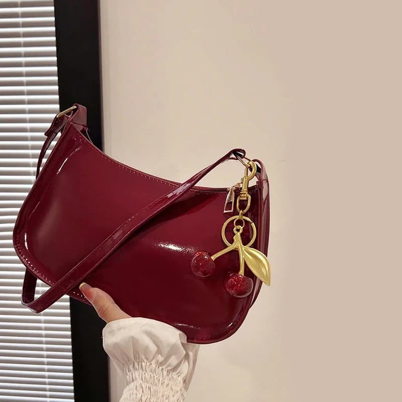 Borsa da donna in pelle PU Borsa a tracolla versatile moda tinta unita con ciondolo ciliegia Borsa da pendolarismo casual Borsa sotto le ascelle per ragazza