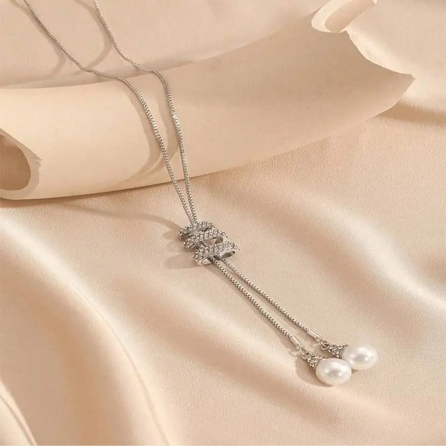 Elegant European Rhinestone Pearl Pendant on Snake Bone Chain Necklace Accessory