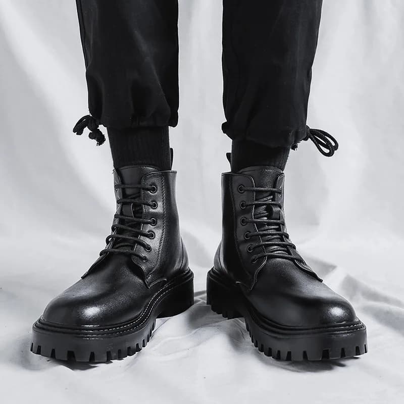 Stivaletti alti da uomo Designer Brand Comode scarpe casual con fondo spesso Stivali in pelle da uomo Stivali da moto Botas