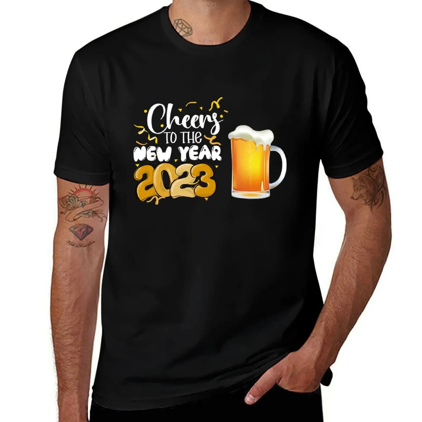 Felice Anno Nuovo con la maglietta con tazza di birra, top classico a maniche corte con grafica classica