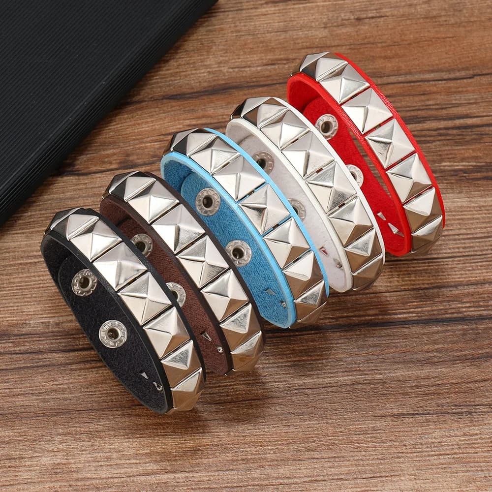Bracciale in Pelle con Borchie Stile Punk Rock per Uomo e Donna, Braccialetto Gotico Regolabile