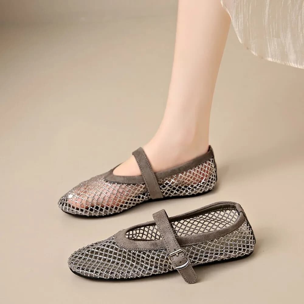 Scarpe Femminili in Rete con Pietre, 3 Colori (Grigio, Nero, Rosso). Perfette per l'Estate, le Passeggiate e le Occasioni Casual, Comode ed Eleganti, Ideali con Pantaloni, Gonne e Vestiti, Stile Moderno e Romantico per