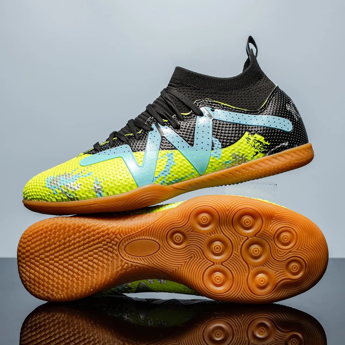 Men's and women's football shoes, children with broken nails, long nails, sports shoes for indoors and outdoors at flat bottom
