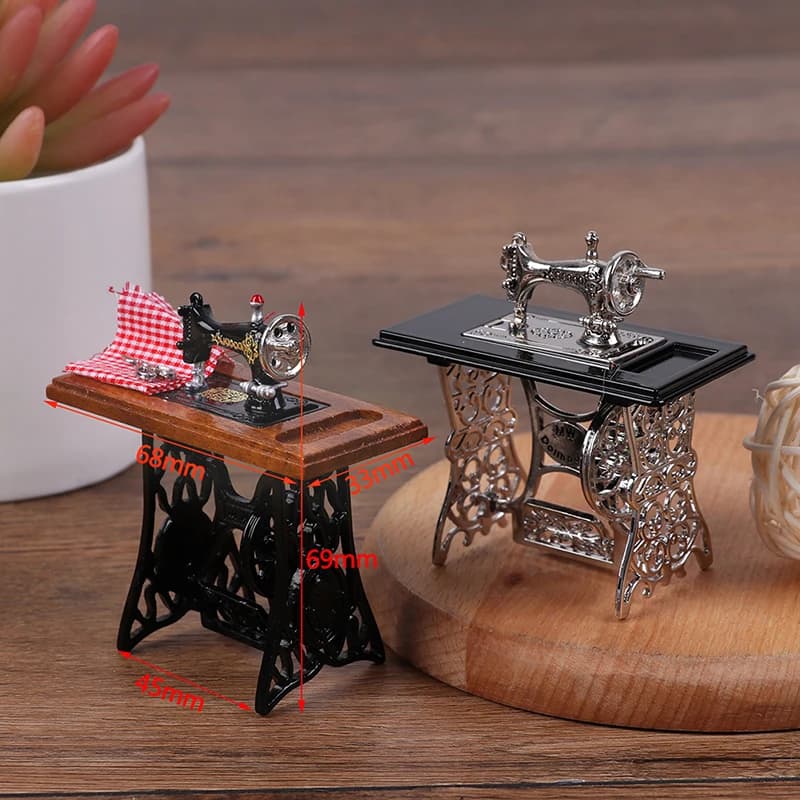 NUOVO* Macchina da Cucire in Miniatura 1:12 con Forbici per Arredamento Casa delle Bambole