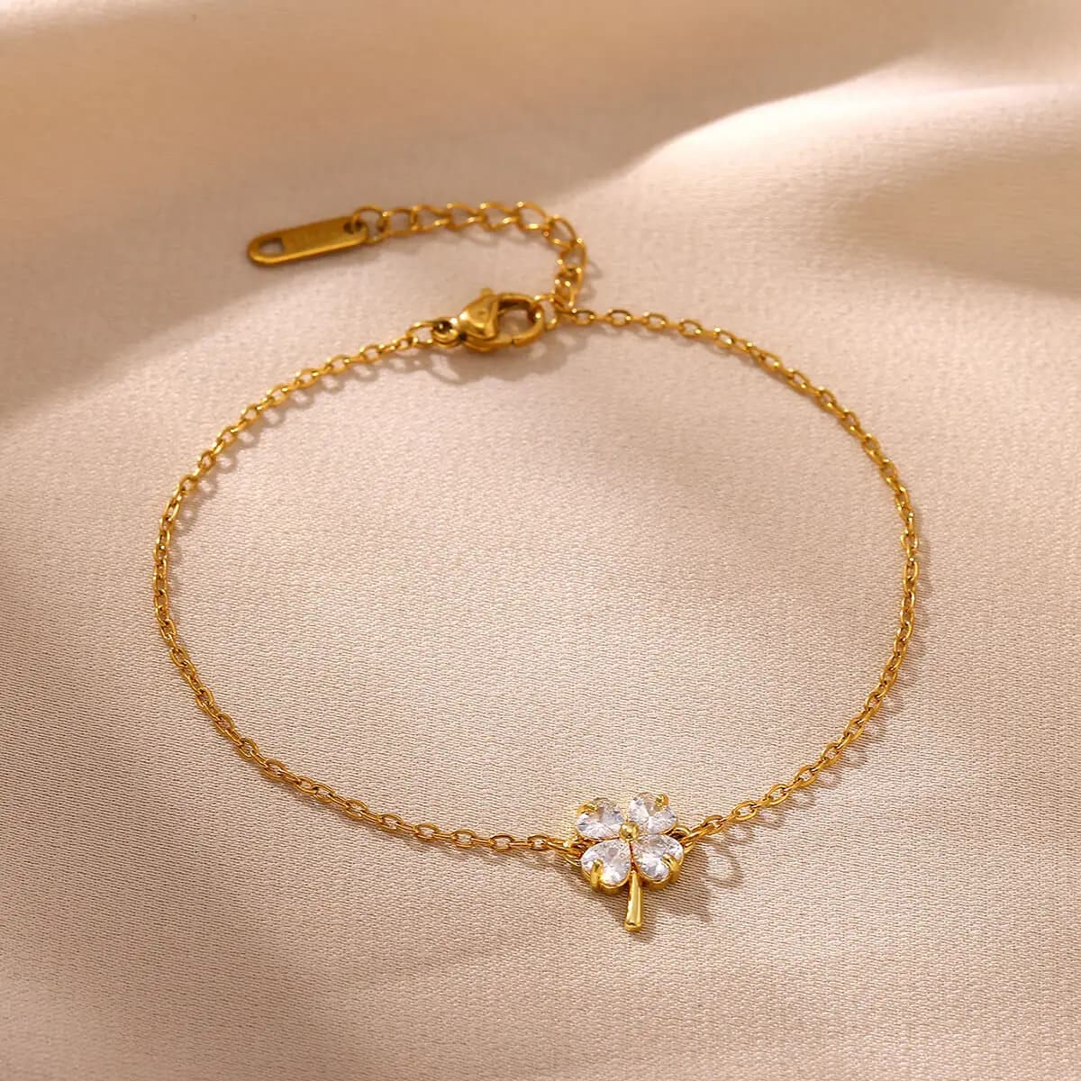 Bracciale con ciondolo a forma di fiore con zirconi bianchi per donna, catena in acciaio inossidabile placcato oro 18 carati, accessorio regalo per gioielli da festa di matrimonio