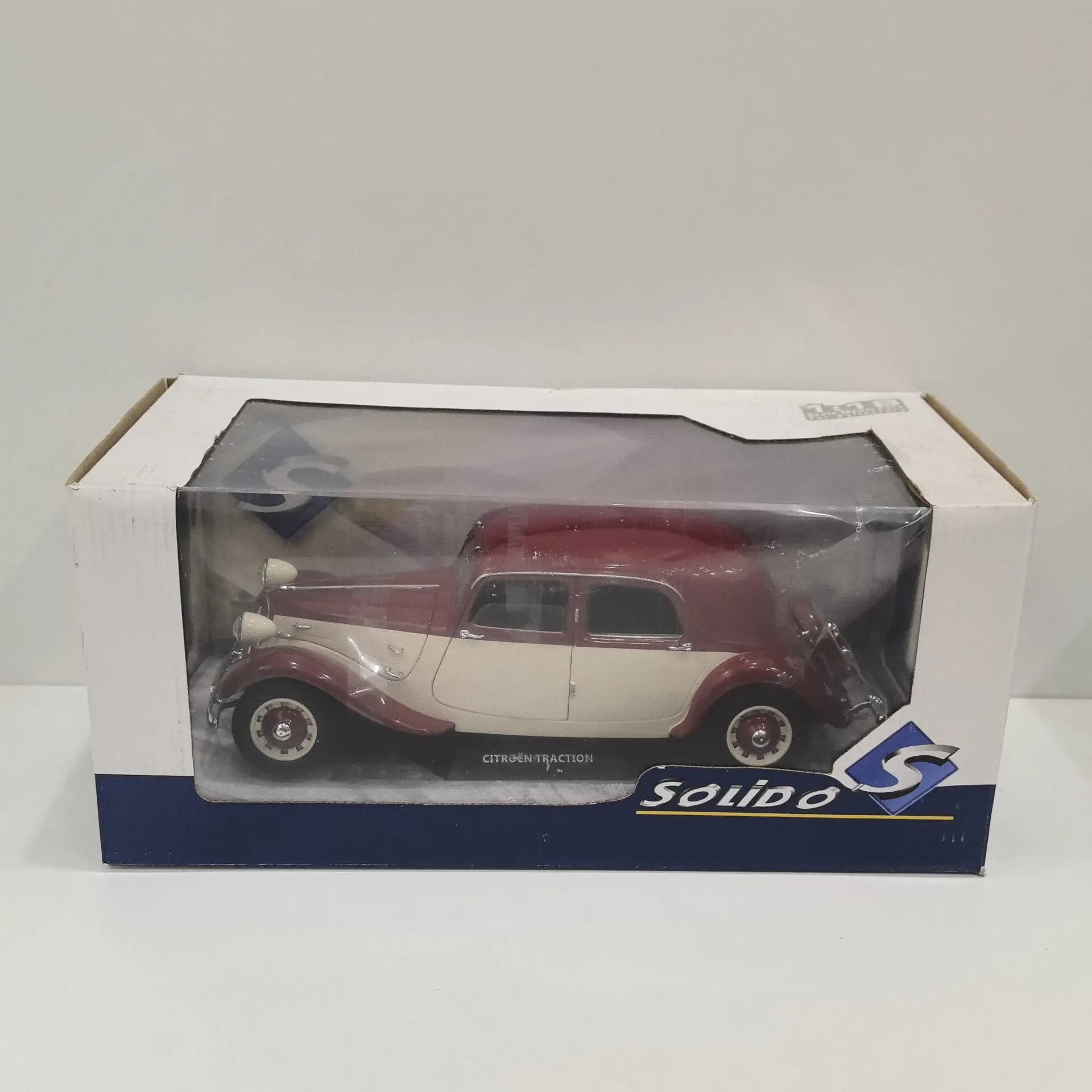Diecast SOLIDO 1/18 Scale CITROEN TRACTION Q6D2 Alloy Car Model