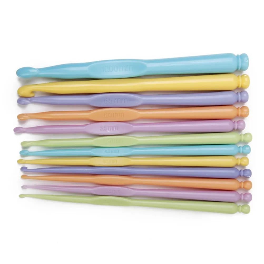Set di 12 Uncinetti Colorati con Impugnatura Ergonomica per Ridurre l'Affaticamento del Polso, Diverse Misure 20-100mm, Ferri da Maglia in Plastica per Lavori a Maglia