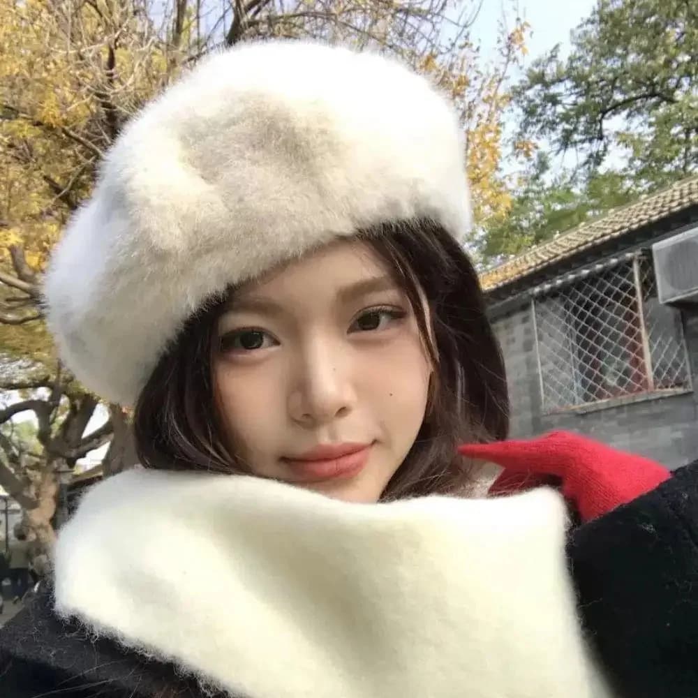Finta Rabbit Peel for Women, Warm Winter Hat and Thickness, Berretto Artistic Plate in Tinta Unita