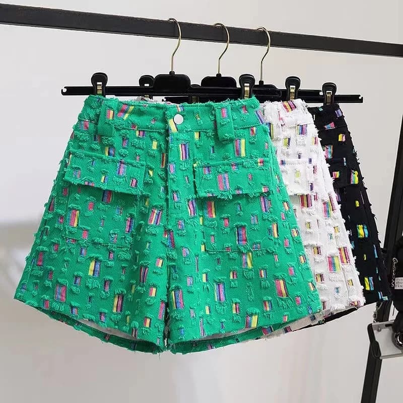 2025 Estate nuovi pantaloncini di jeans con toppe colorate traforate personalizzate abbigliamento da strada da donna pantaloni a gamba larga slim a vita alta