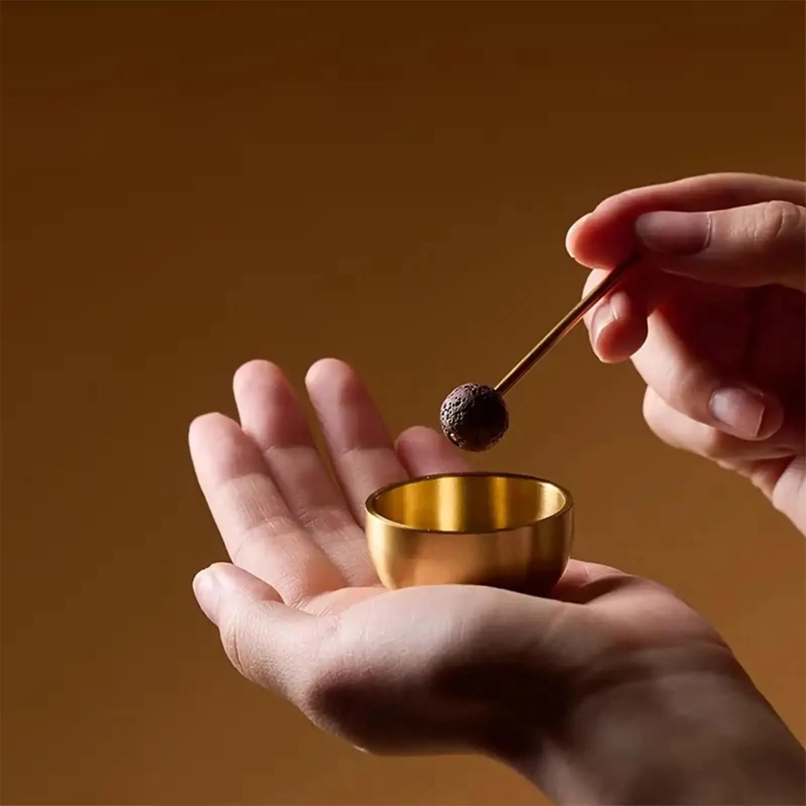 Tiny Portable Singing Bowl Set Crystal Sound Copper Handmade Meditation Bowl with Cushion for Yoga