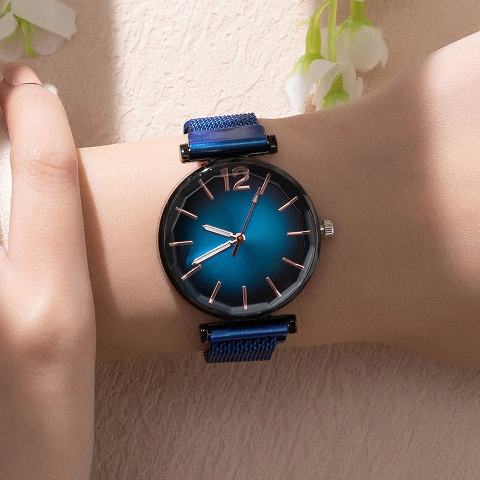Women's Fashionable Sports Watch Simple Black Dial Quartz Watch Casual Hot Sale Silicone Strap Wrist Watch
