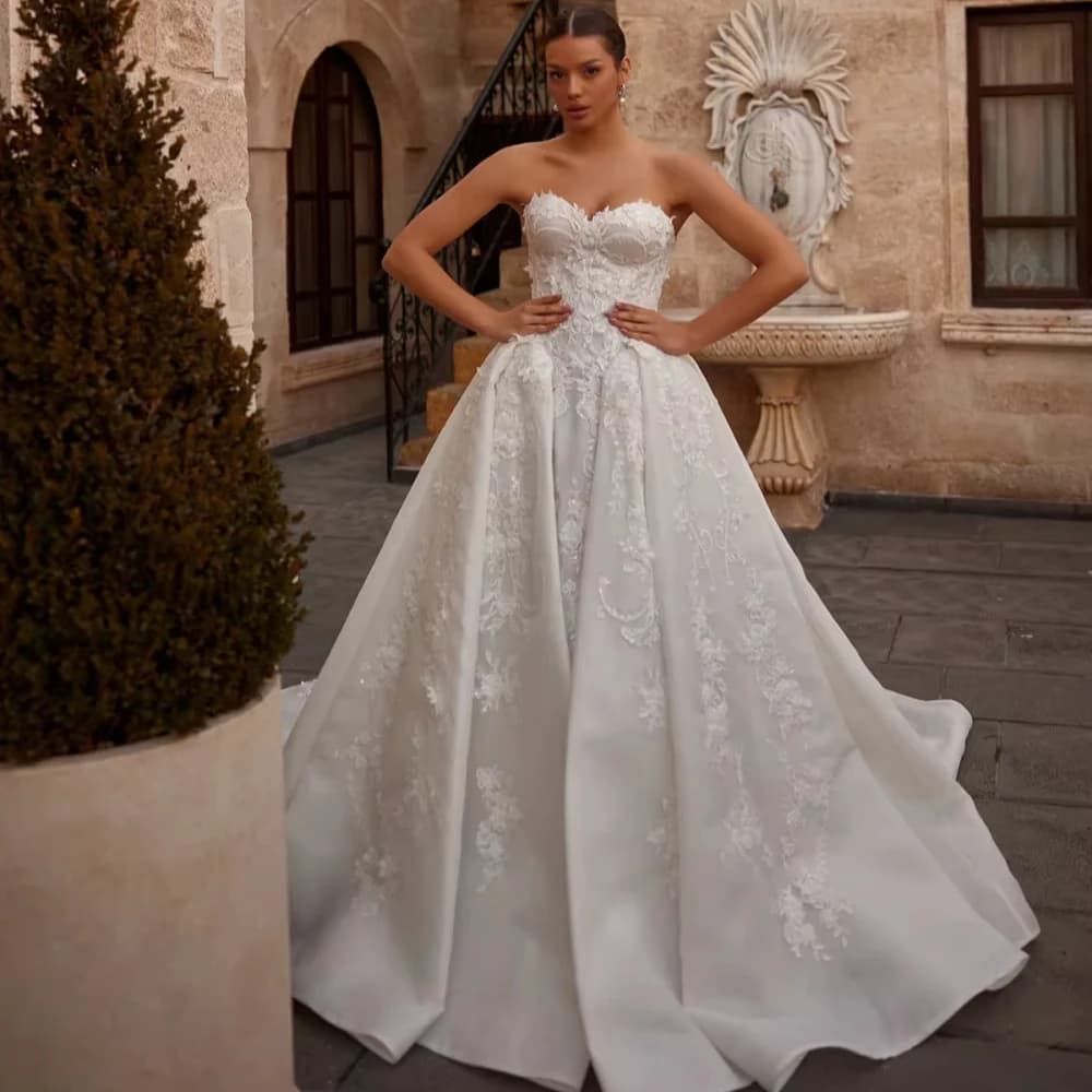 Abito da Sposa Lungo Personalizzato con Fiori 3D Brillanti, Linea A, Scollo a Cuore, Nuovo Abito Nuziale Classico ed Elegante