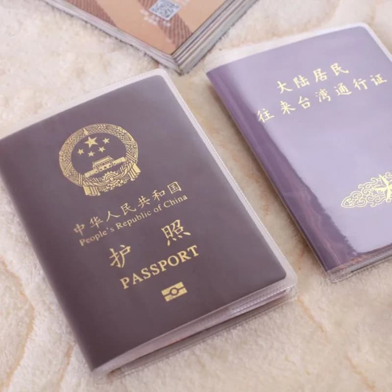 eTya Nuova custodia protettiva impermeabile per passaporto da viaggio per donna e uomo in PVC trasparente con borse porta carte di credito ID