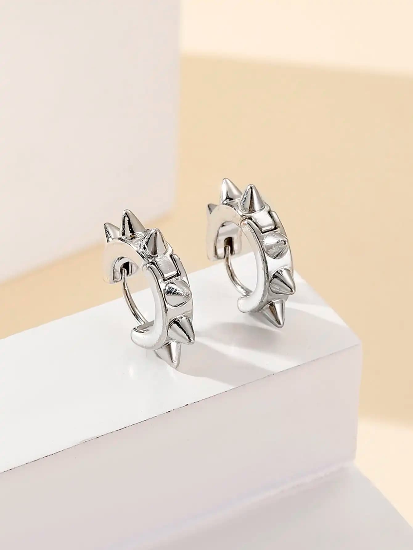 1pair Cool & Punk Style Spike Shaped Zinc Alloy Stud Earrings