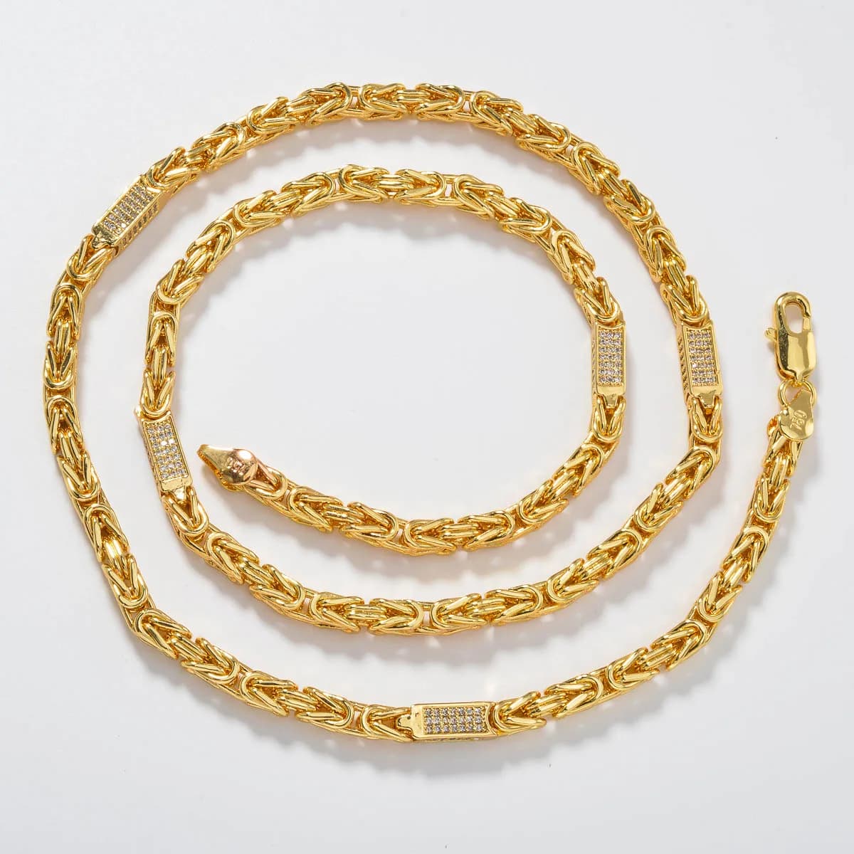 Collana di lusso Semplice placcata in oro Colore 18 carati Catene snack 24 pollici / 28 pollici Gioielli alla moda per feste di fidanzamento per anniversario per le donne