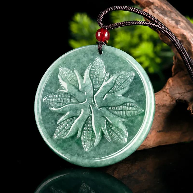 Grade A natural jade with abundant grains, corn pendant, bean seed flower piece, perfect gift for fashionable women