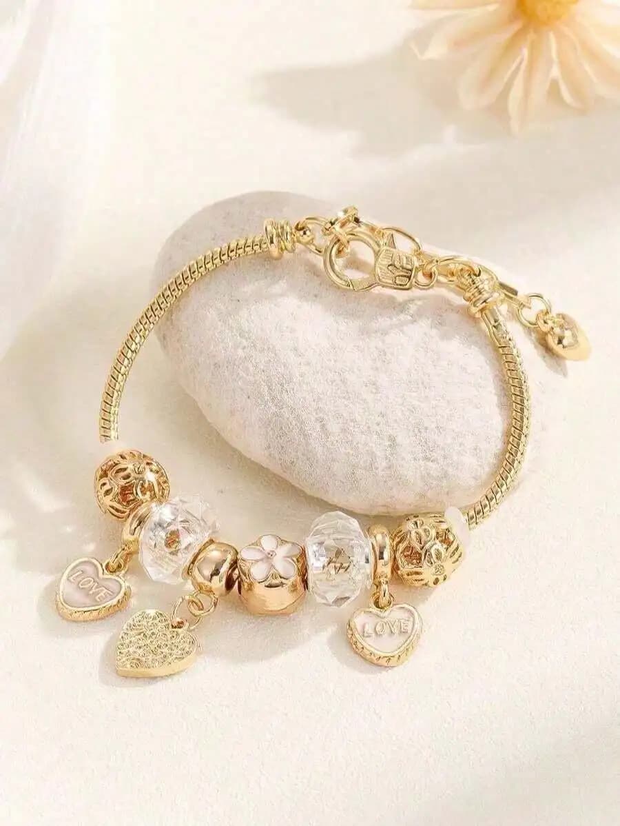 Delicato braccialetto a catena placcato oro con perline di cristallo, ciondoli floreali e pendenti a cuore incisi, regalo per donna