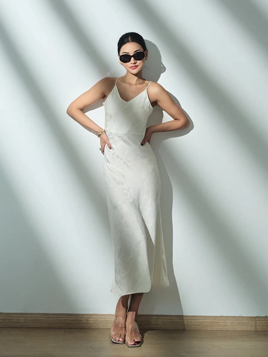 Abito Lungo Asimmetrico in Raso di Triacetato Ricamato Pesante KARFELY con Spalline Sexy e Scollo a V da Donna